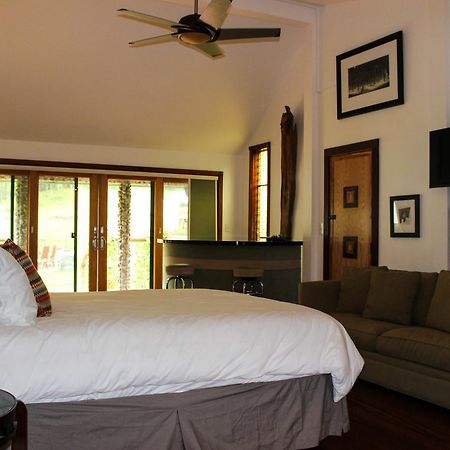 New Park Retreat Otel Ithaca Dış mekan fotoğraf